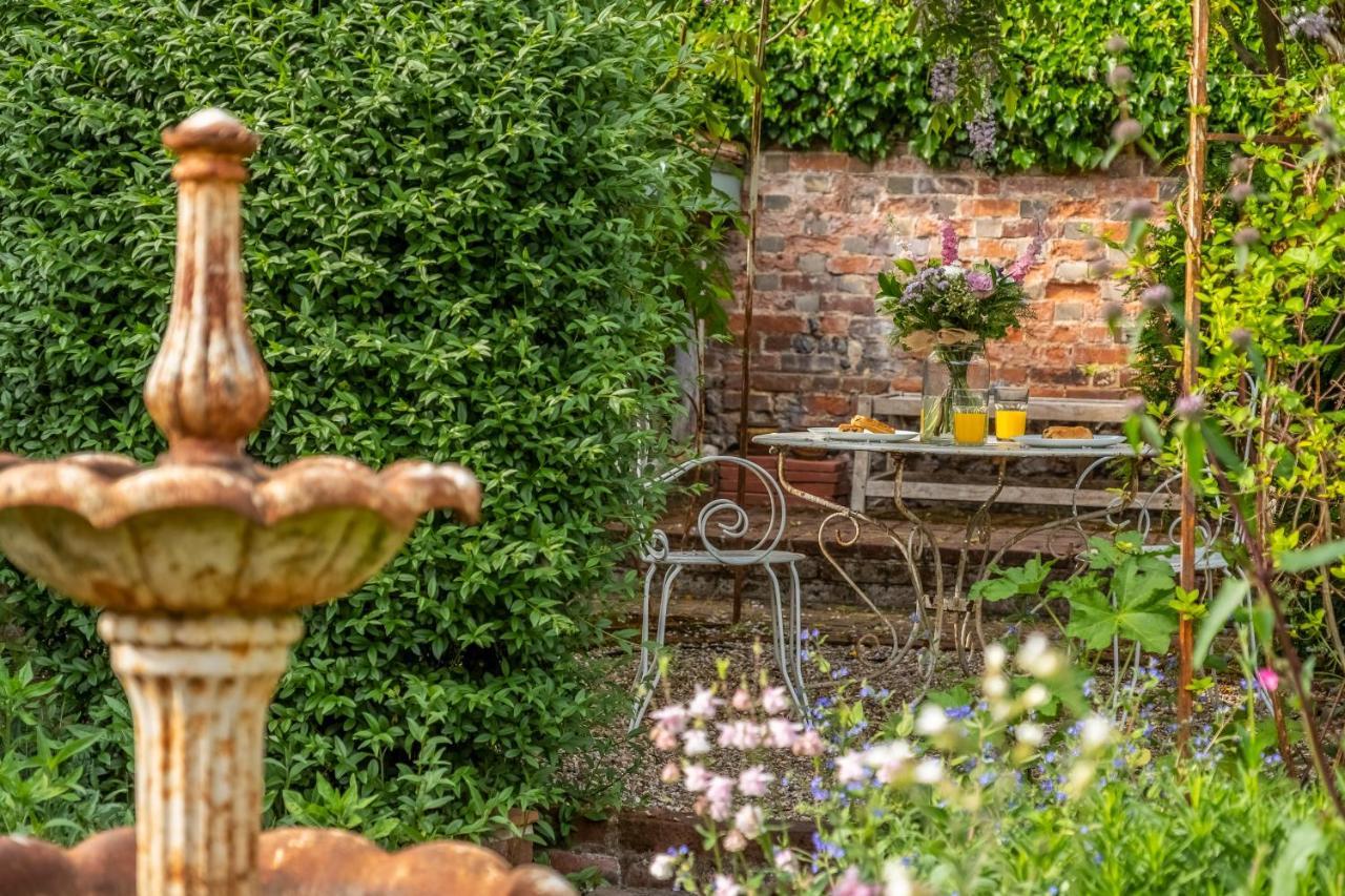Extraordinary 15Th Century Timber Framed Cottage In Famous Medieval Village - The Tryst Lavenham Zewnętrze zdjęcie